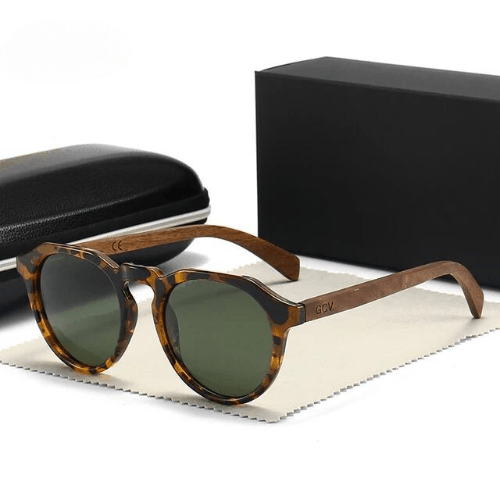 Óculos de Sol Feminino com Acabamento Leopard Grain em Madeira - Femory