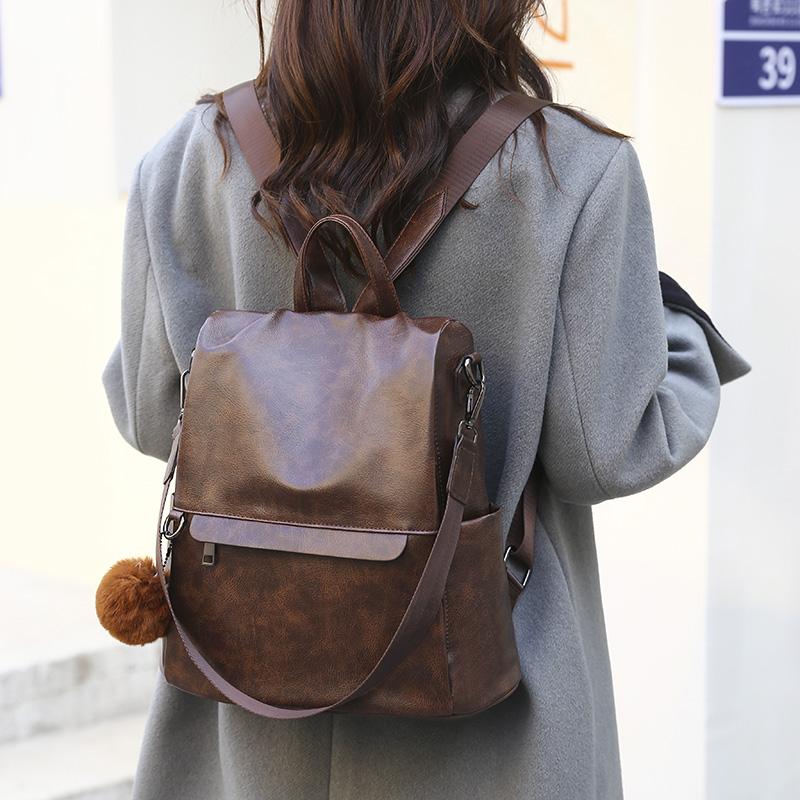 Mochila Feminina em Couro Genuíno Thalia Compacta