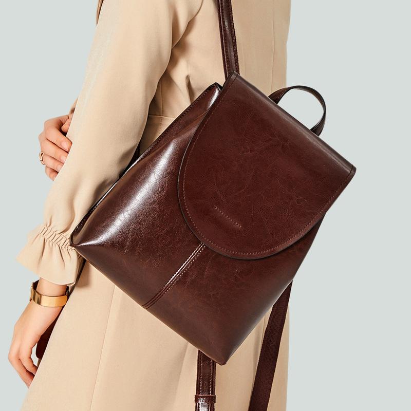 Mochila Feminina em Couro Genuíno Lysa Atemporal