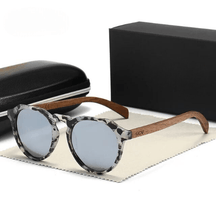 Óculos de Sol Feminino com Acabamento Leopard Grain em Madeira - Femory