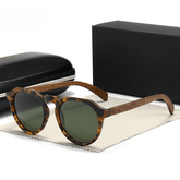 Óculos de Sol Feminino com Acabamento Leopard Grain em Madeira - Femory